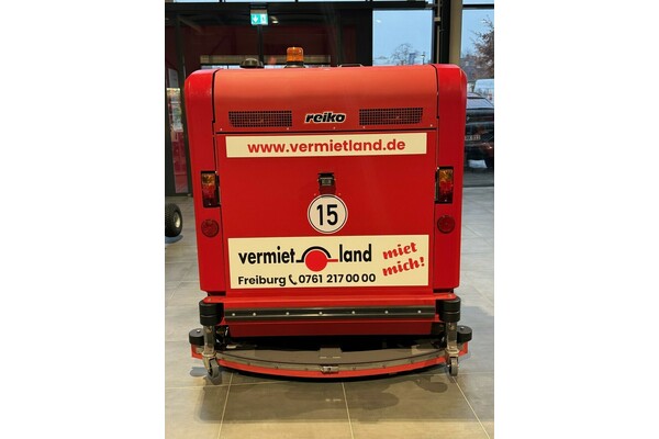 Scheuersaugmaschine RCM COMBO mit Allradantrieb und Hochdruckreiniger